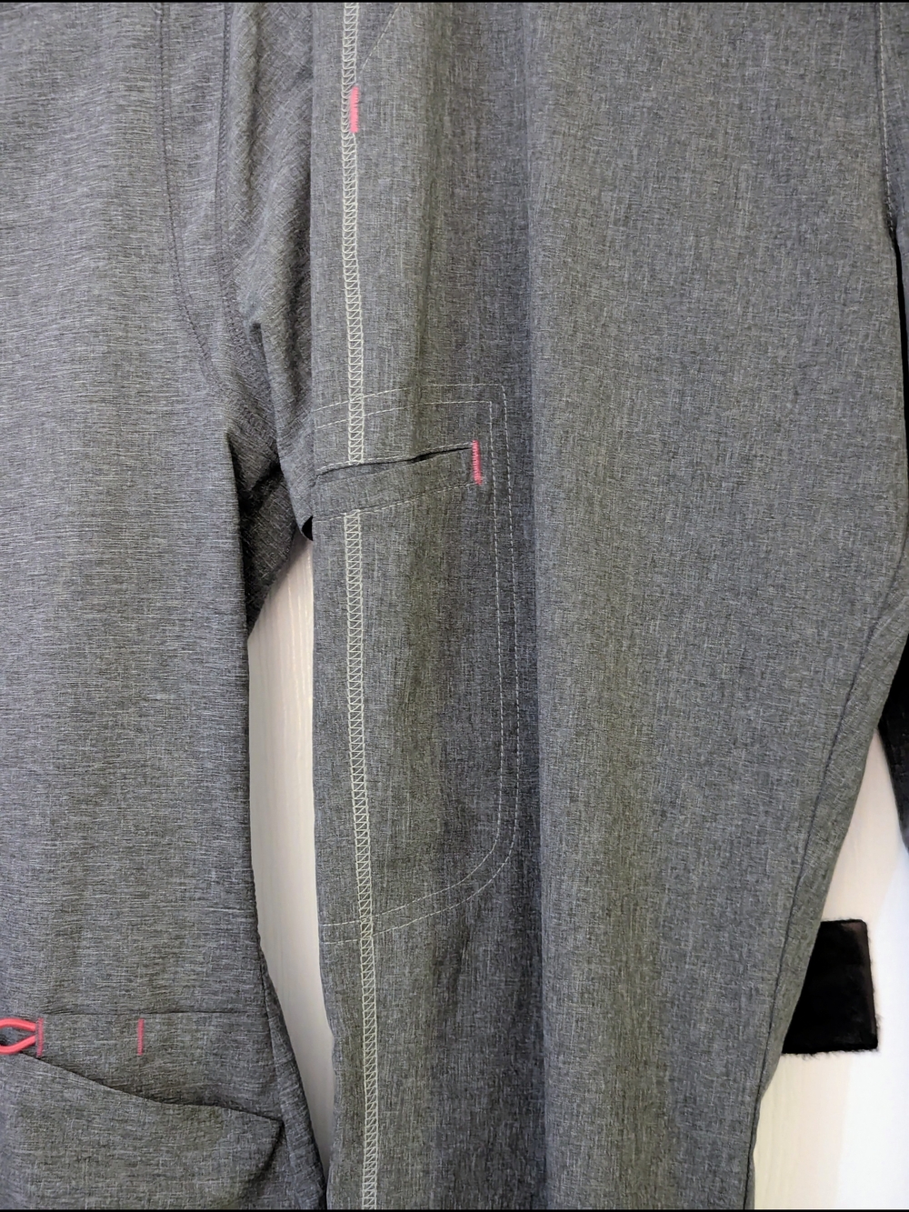 Smitten Heathered Charcoal Gray Scrub Set with Pink Accents - Size Small - Picture 12 of 16
